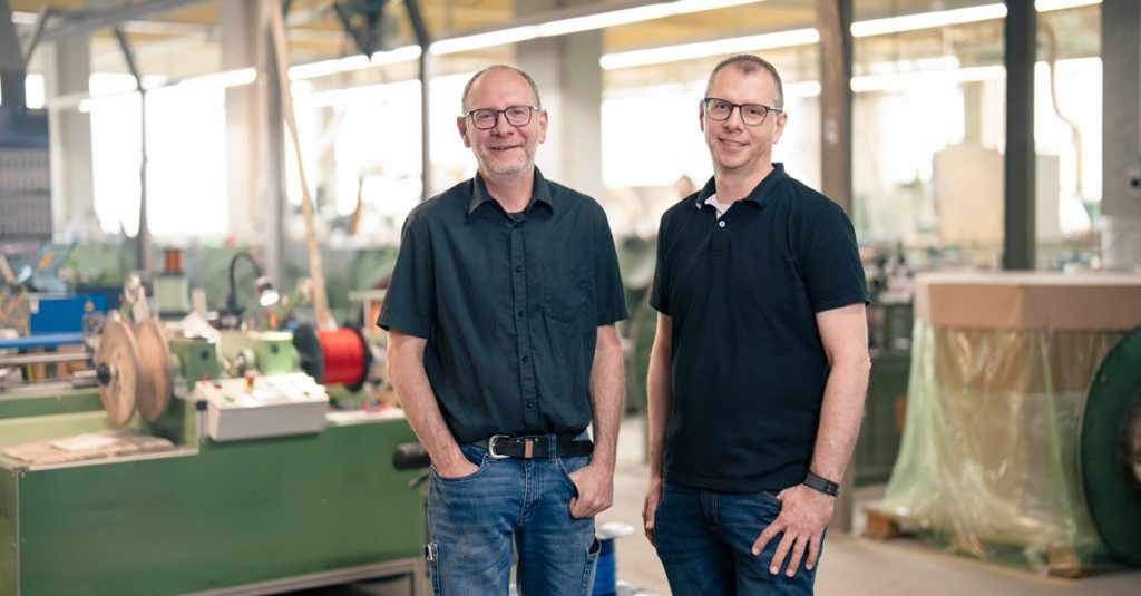 Philipp Gutmann und Kollege im Drahtwerk Wilhelm Gutmann in Weißenburg