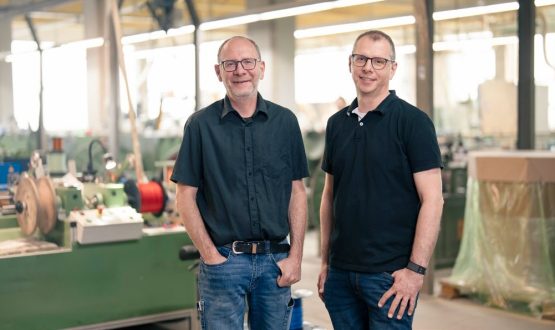 Philipp Gutmann und Kollege im Drahtwerk Wilhelm Gutmann in Weißenburg
